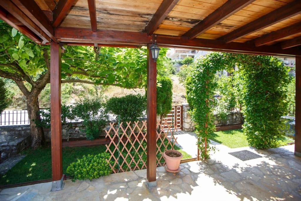 Wooden House In Ioannina Apartamento Exterior foto