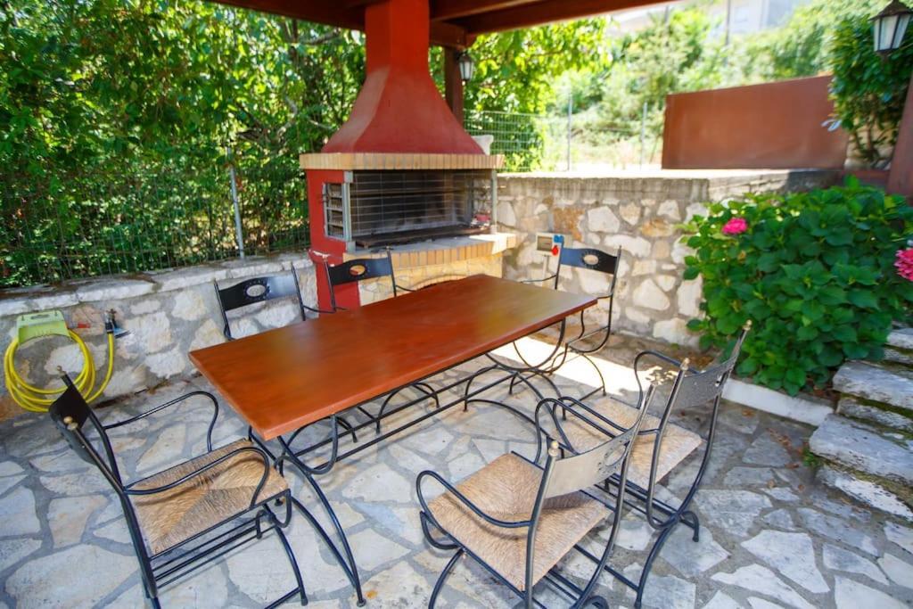 Wooden House In Ioannina Apartamento Exterior foto